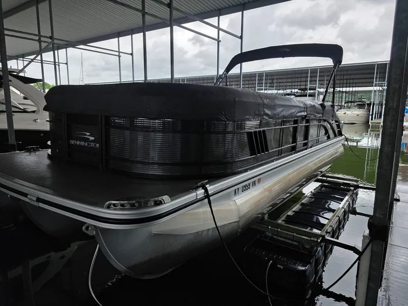 Slide: The Image of Bennington 25LSB 2022 pontoon boat docked in marina. - 1