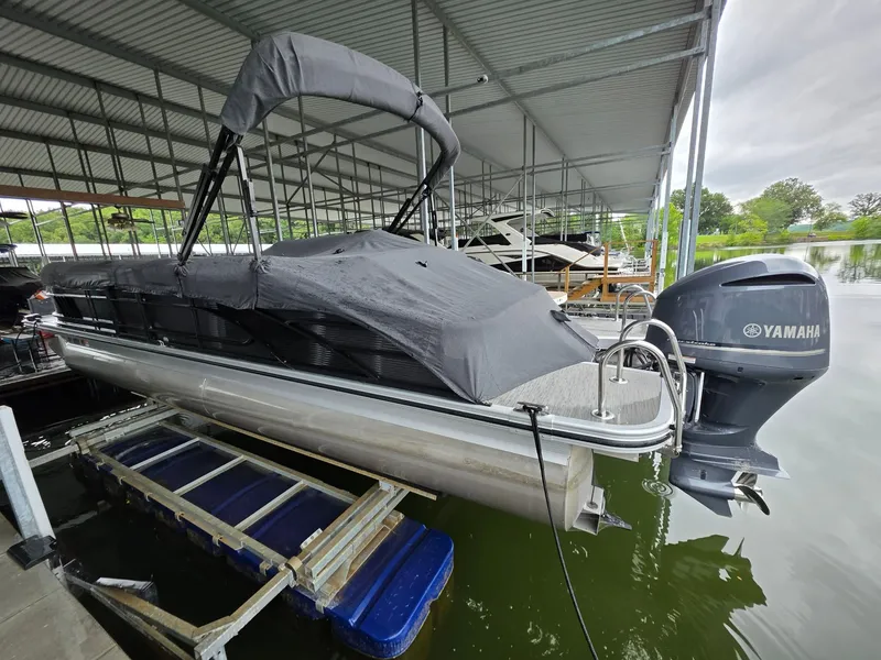 Slide: The Image of 2022 Bennington 25LSB pontoon boat docked with Yamaha engine. - 12