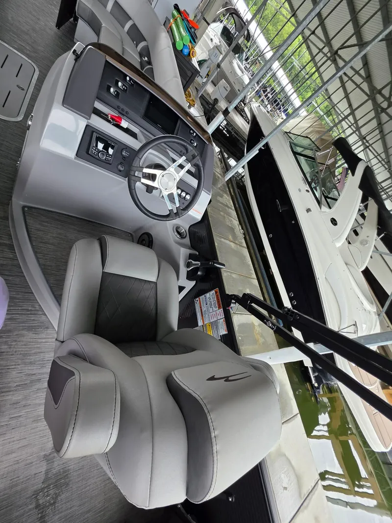 Slide: The Image of Interior view of a 2022 Bennington 25LSB boat in the dock. - 15