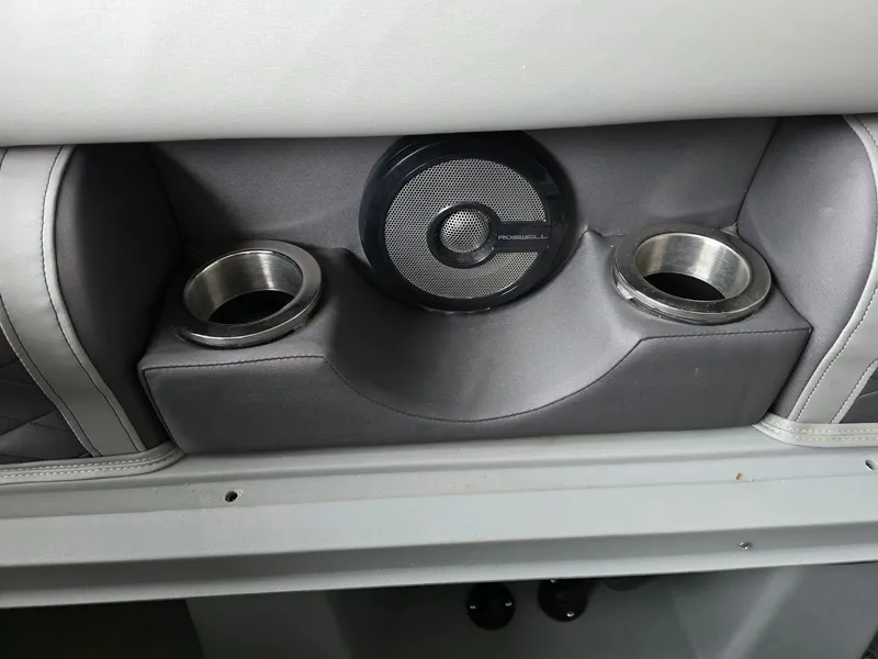 Slide: The Image of Bennington 25LSB 2022 boat speaker and cup holders close-up. - 27