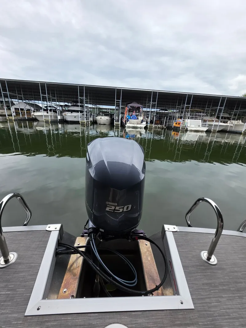 Slide: The Image of Bennington 25LSB 2022 with Yamaha 250 engine at dock. - 29