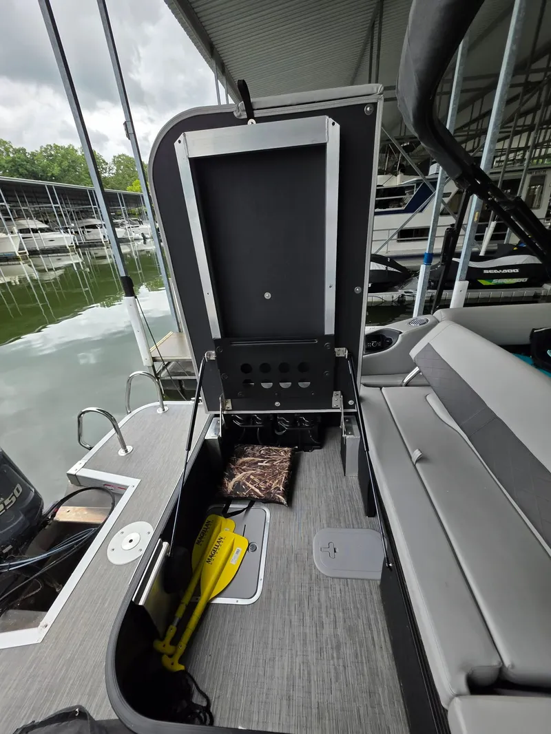 Slide: The Image of Interior view of a 2022 Bennington 25LSB boat at the dock. - 33
