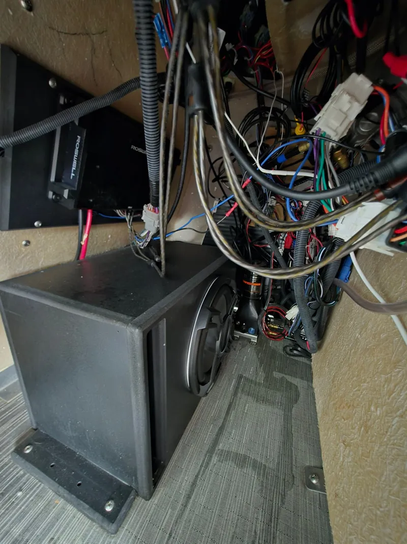 Slide: The Image of Electronics and wiring inside a 2022 Bennington 25LSB boat. - 42
