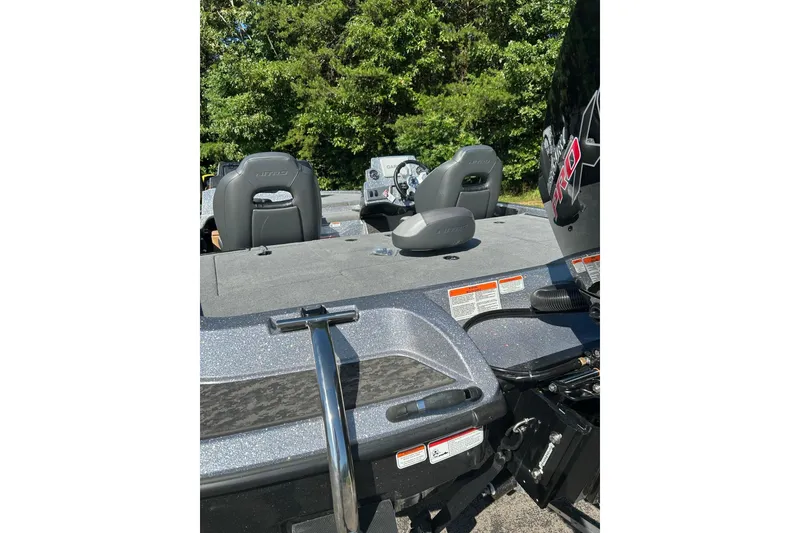 Slide: The Image of 2026 Nitro Z19 XL Pro boat interior with seats and controls, surrounded by greenery. - 4