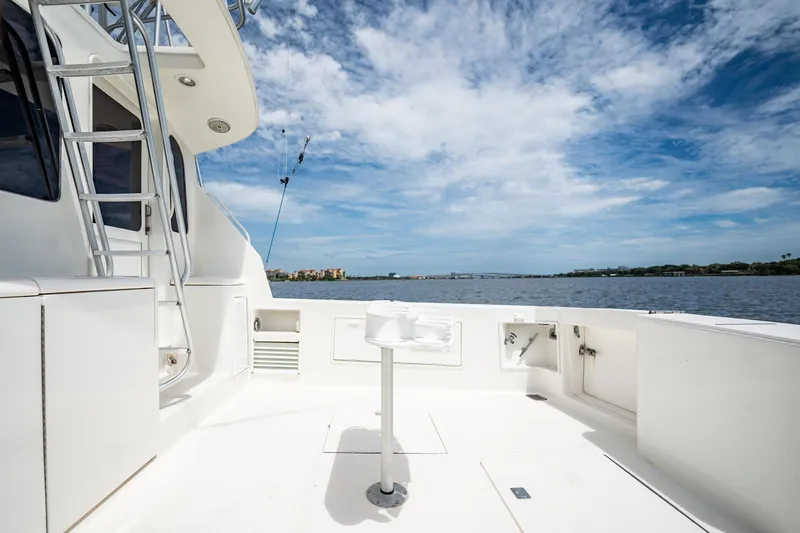 Slide: The Image of 2000 Ocean Yachts 43 Super Sport boat deck with ocean view and clear blue sky. - 14