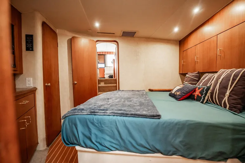 Slide: The Image of Luxurious cabin interior of 2000 Ocean Yachts 43 Super Sport with cozy bedding. - 24