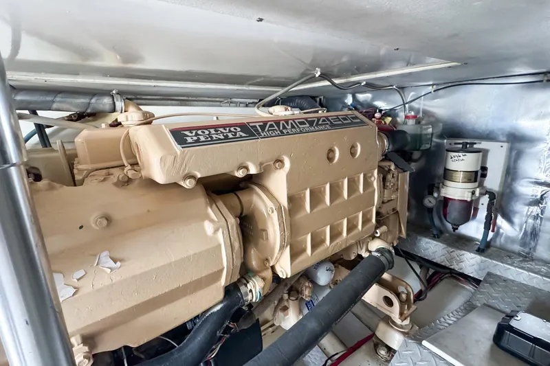 Slide: The Image of Volvo Penta engine in 2000 Ocean Yachts 43 Super Sport, showcasing high-performance marine engineering. - 35