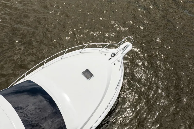Slide: The Image of Bow of 2000 Ocean Yachts 43 Super Sport on water, top view. - 37