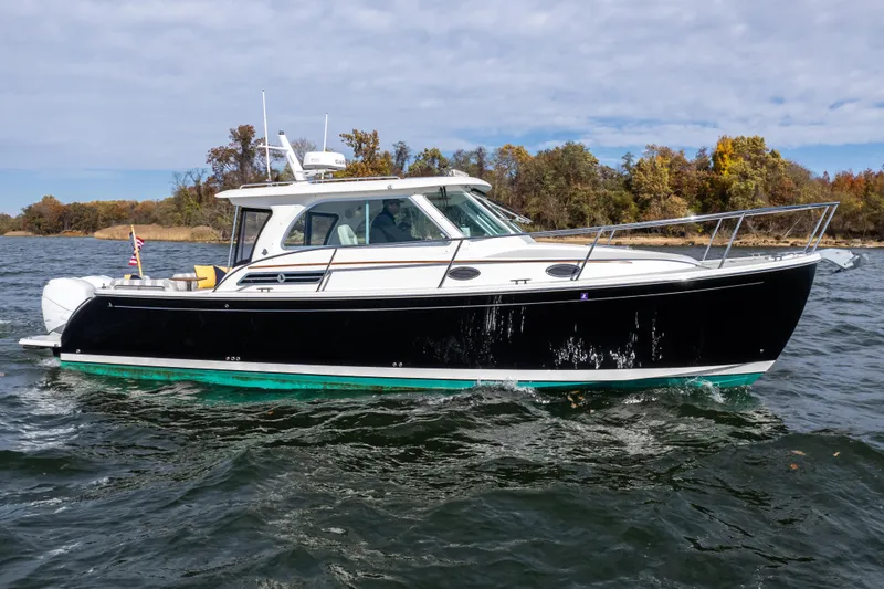 Slide: The Image of 2023 Back Cove 340 Black Sheep 11.2025 - 1
