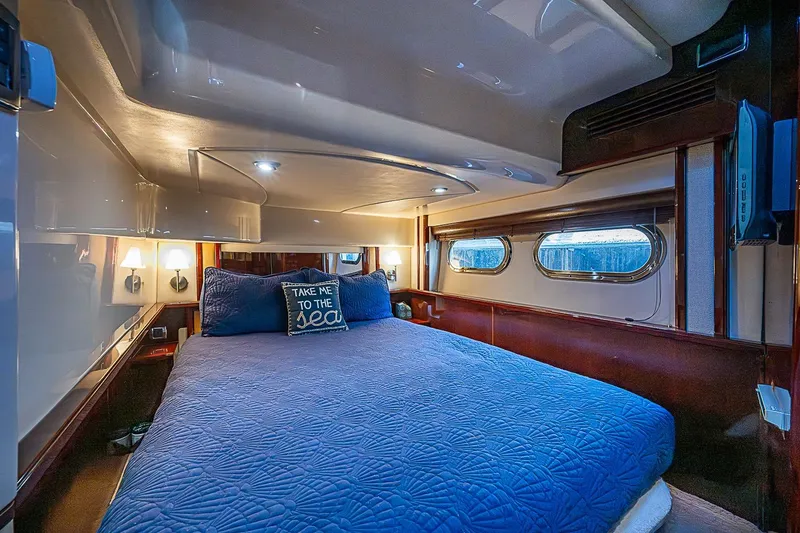 Slide: The Image of Luxurious cabin interior of 2010 Sea Ray 520 Sedan Bridge yacht. - 52