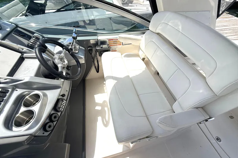 Slide: The Image of Monterey 320 Sport Yacht 2011 - 5