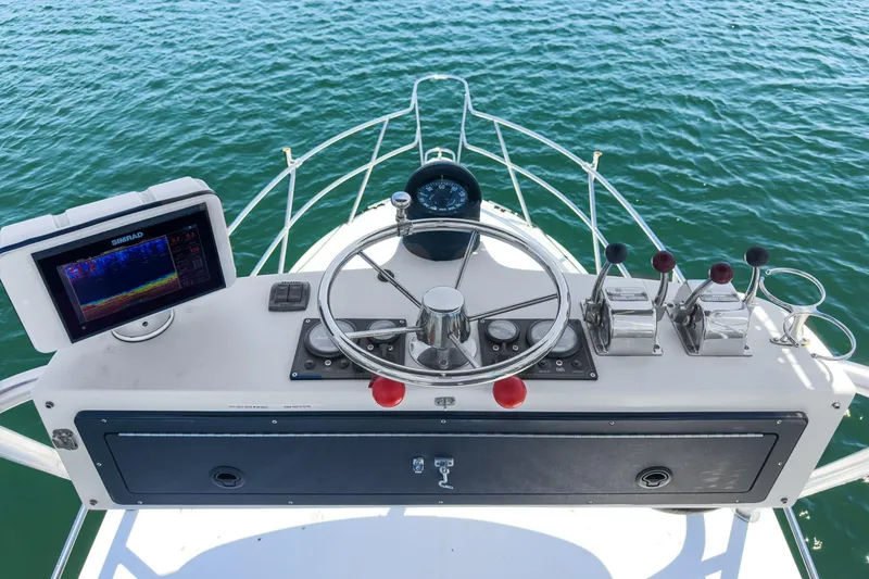 Slide: The Image of Helm of 1999 Albemarle 290 Express Fisherman with navigation equipment and controls. - 15