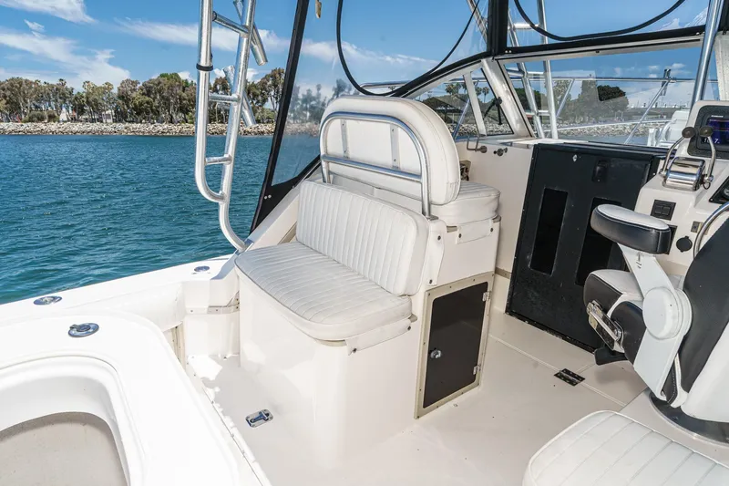 Slide: The Image of 1999 Albemarle 290 Express Fisherman boat interior with seating and steering area. - 30