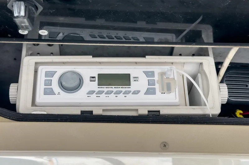Slide: The Image of Digital media receiver on 1999 Albemarle 290 Express Fisherman boat dashboard. - 42