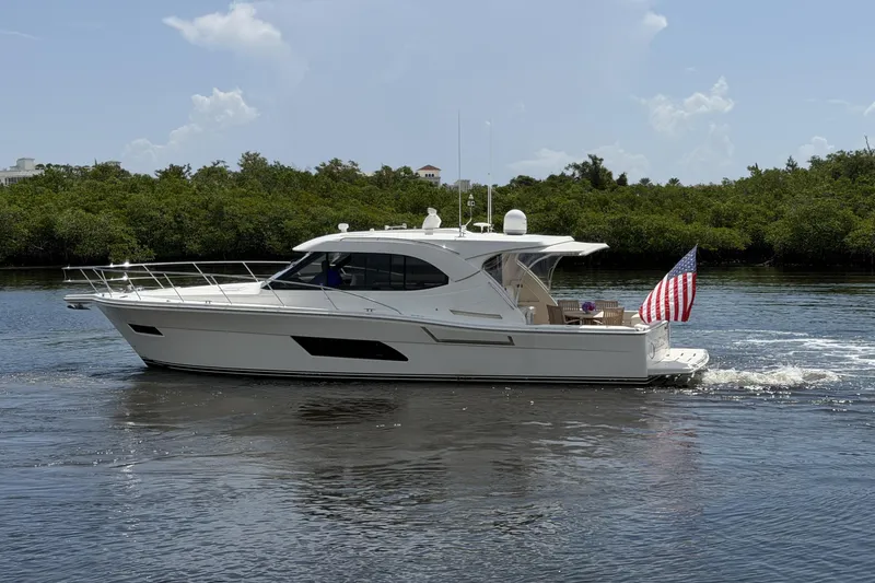 The Image of Riviera 445 SUV 2015 - undefined