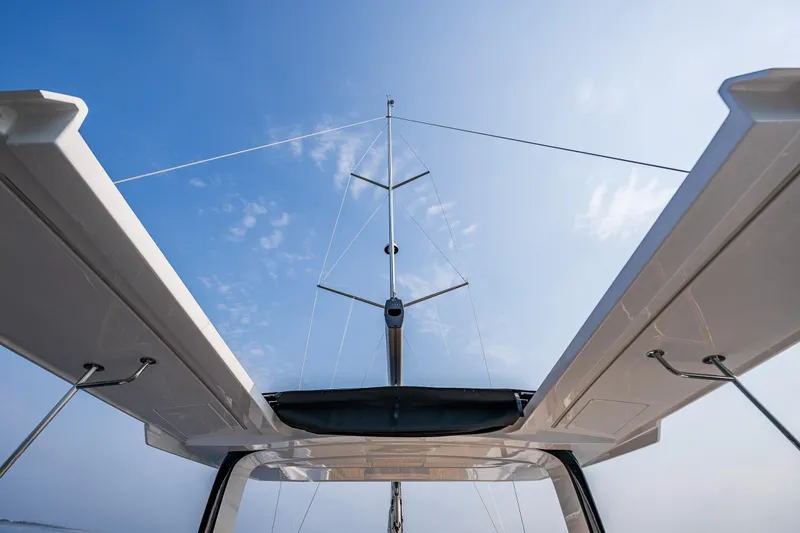 Slide: The Image of 2025 Hanse 460 yacht mast and boom against a clear blue sky. - 8