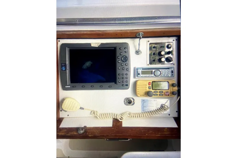Slide: The Image of Control panel of a 1987 Senator-Chien Hwa Futura Sundeck boat with navigation equipment. - 3