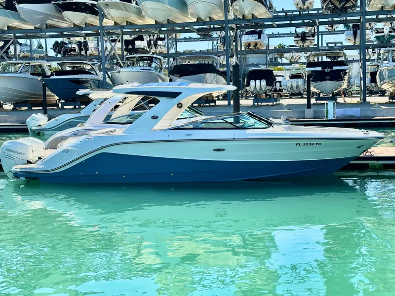 Slide: The Image of Sea Ray SLX 310 Outboard 2022 - 0