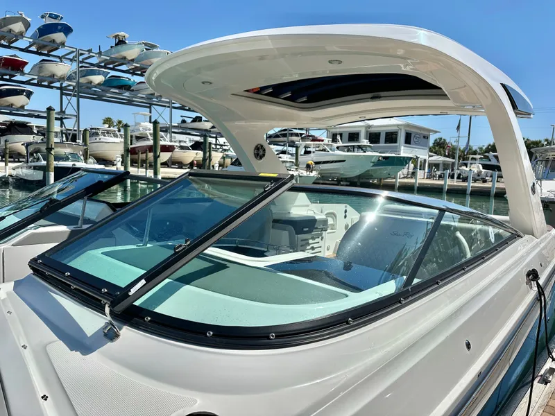 Slide: The Image of Sea Ray SLX 310 Outboard 2022 - 10