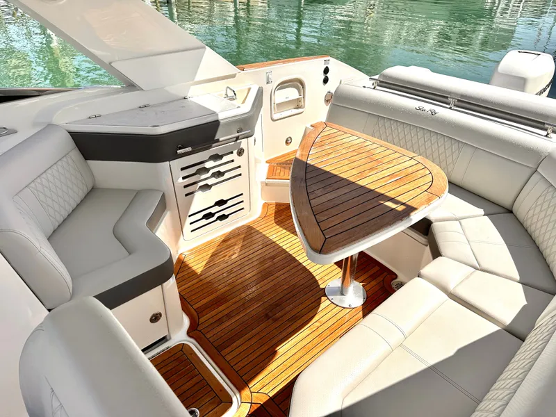 Slide: The Image of Sea Ray SLX 310 Outboard 2022 - 12