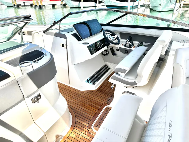 Slide: The Image of Sea Ray SLX 310 Outboard 2022 - 13