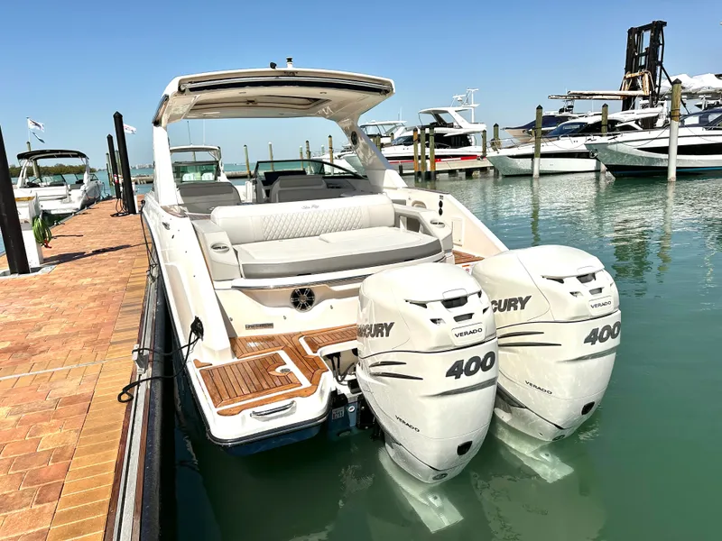 Slide: The Image of Sea Ray SLX 310 Outboard 2022 - 14