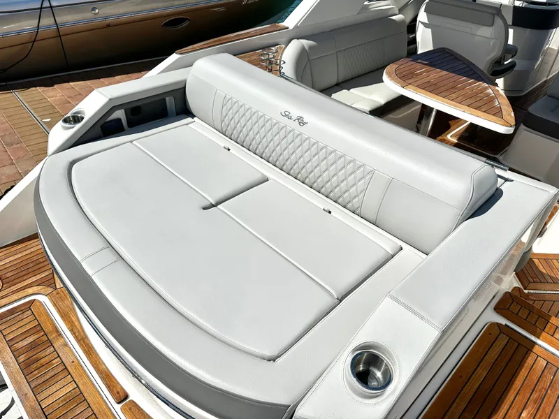 Slide: The Image of Sea Ray SLX 310 Outboard 2022 - 16