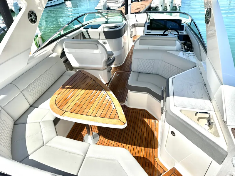 Slide: The Image of Sea Ray SLX 310 Outboard 2022 - 18