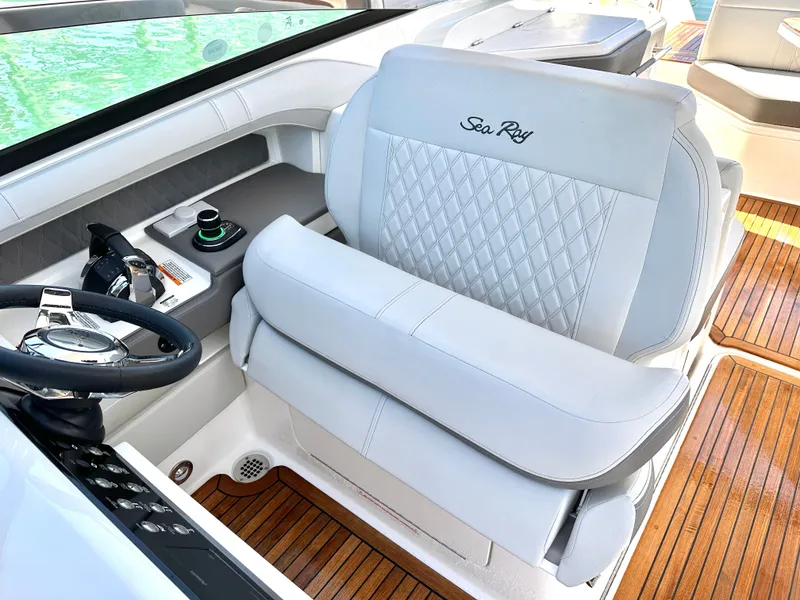 Slide: The Image of Sea Ray SLX 310 Outboard 2022 - 30