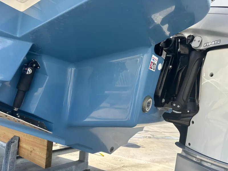 Slide: The Image of Sea Ray SLX 310 Outboard 2022 - 5