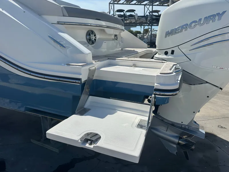 Slide: The Image of Sea Ray SLX 310 Outboard 2022 - 6