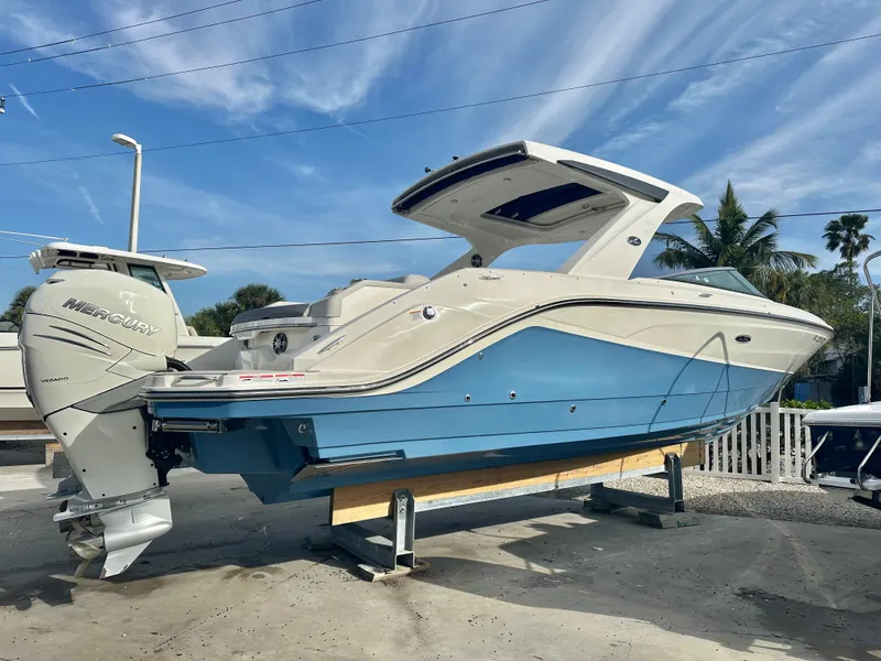 Slide: The Image of Sea Ray SLX 310 Outboard 2022 - 7