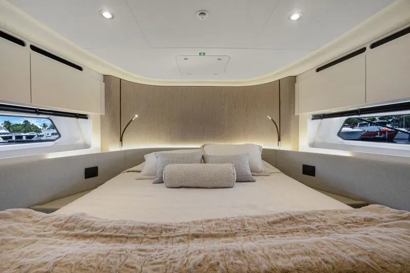 Slide: The Image of Azimut Fly 53 2025 - 36