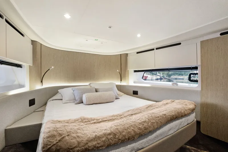 Slide: The Image of Azimut Fly 53 2025 - 37