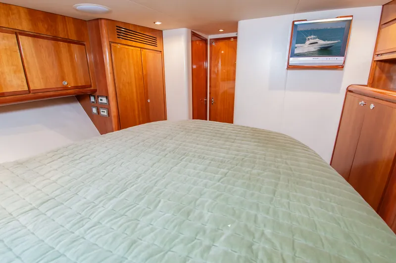 Slide: The Image of Interior of a 2008 Bertram 510 Convertible yacht. - 31