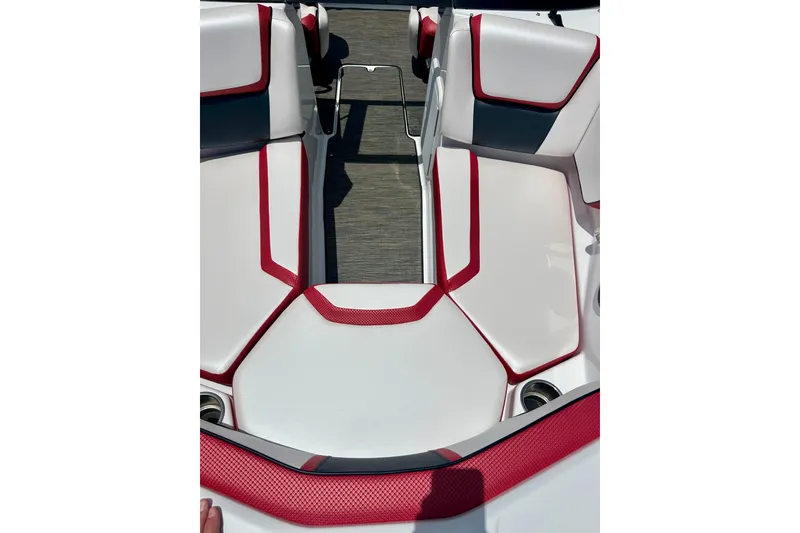 Slide: The Image of Interior seating of a 2021 Scarab 195 ID boat with red and white upholstery. - 15