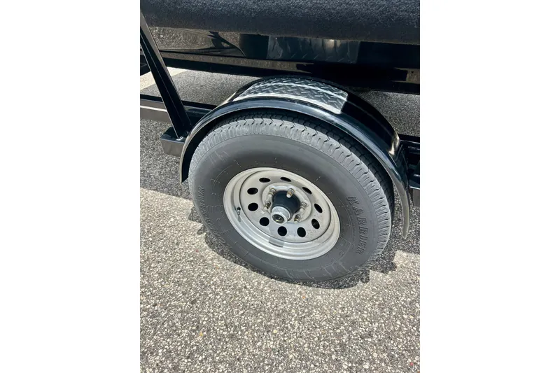Slide: The Image of Trailer wheel of a 2021 Scarab 195 ID on asphalt surface. - 17