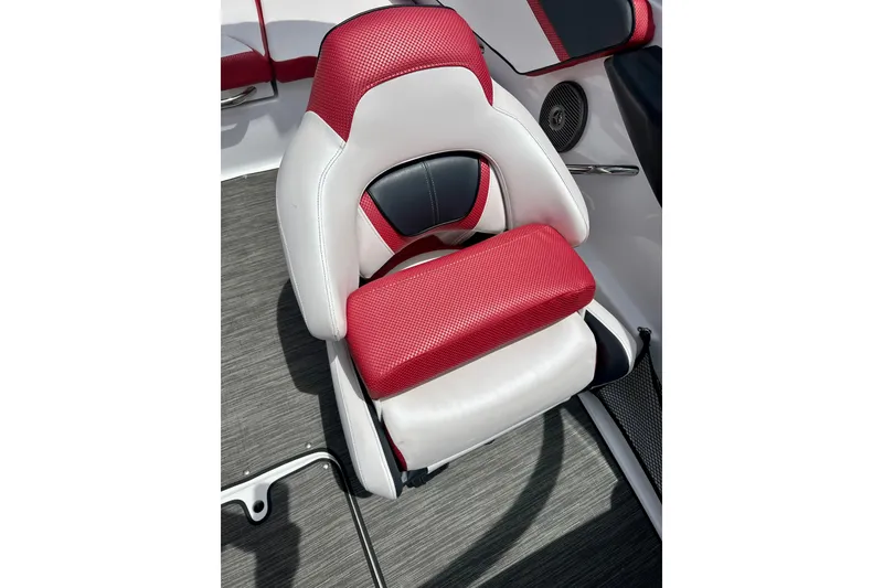 Slide: The Image of Red and white seat in 2021 Scarab 195 ID boat interior. - 23