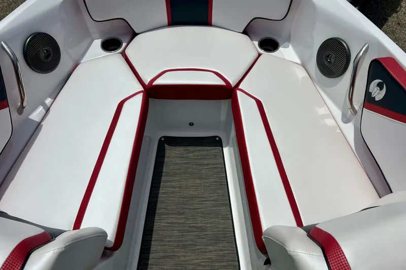 Slide: The Image of Interior seating of a 2021 Scarab 195 ID boat with red and white upholstery. - 40