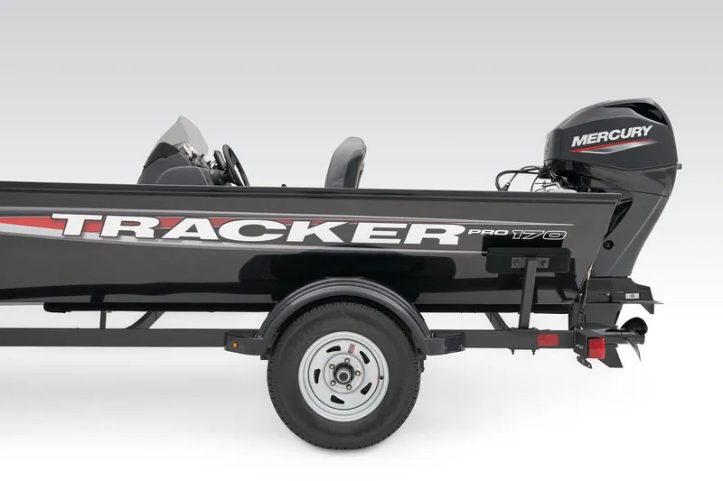Slide: The Image of Tracker Pro 170 2026 - 41