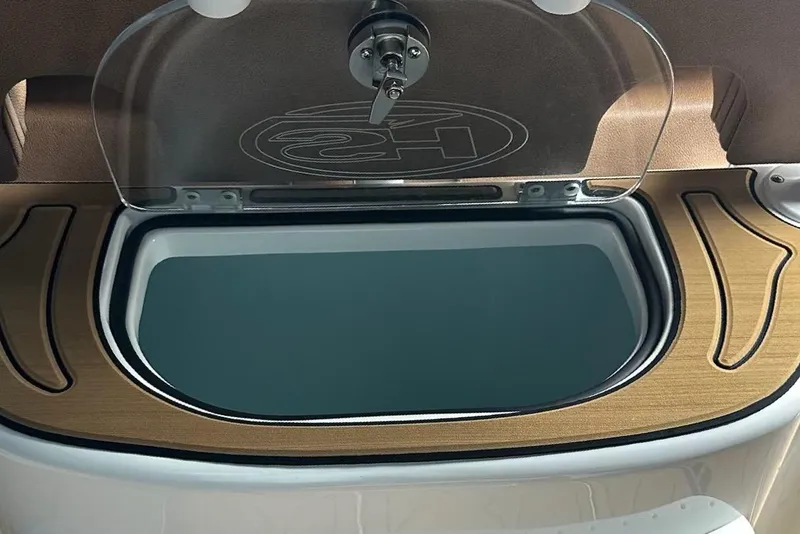 Slide: The Image of Livewell compartment on a 2019 Sea Hunt Gamefish 25 boat, featuring a transparent lid. - 5