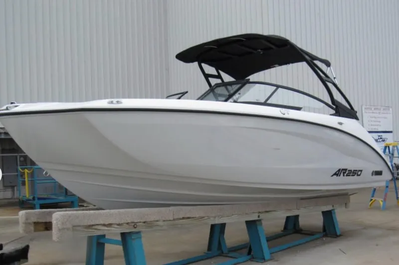 The Image of 2024 Yamaha Boats AR250 on display, featuring sleek design and modern aesthetics. - 0