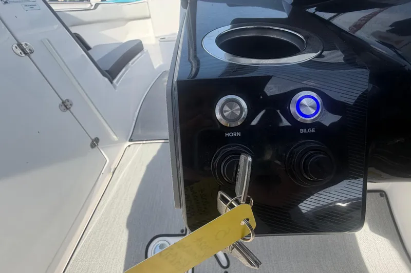 Slide: The Image of Control panel of 2025 Yamaha Boats AR250 with horn and bilge buttons. - 25