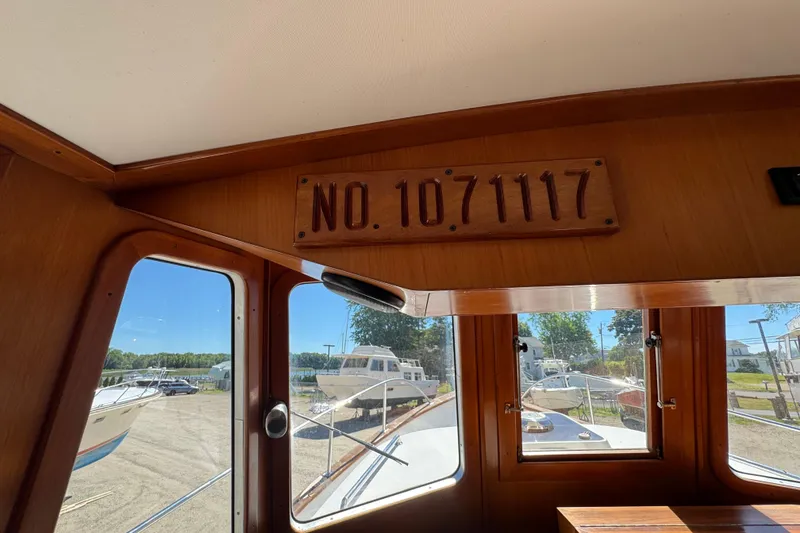 Slide: The Image of Interior view of 1998 Pacific Seacraft Pilothouse 32 with registration number 1071117. - 20