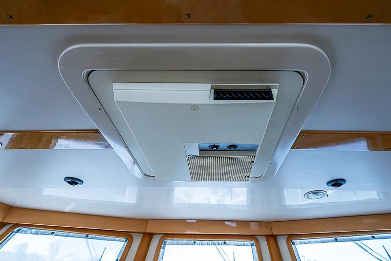 Slide: The Image of Ceiling view of 2003 Magna Marine Nova Scotia 47 boat interior with air vent system. - 43