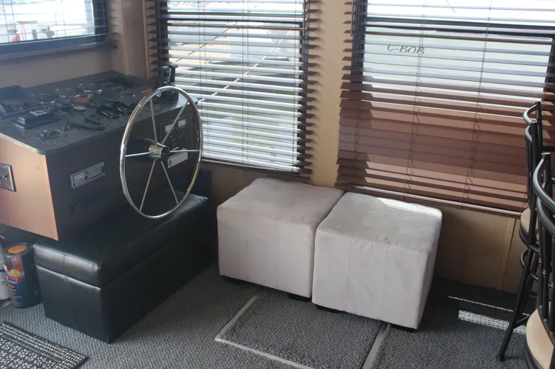 Slide: The Image of Interior of 2010 Skipperliner 480 Flybridge with helm and seating area. - 16