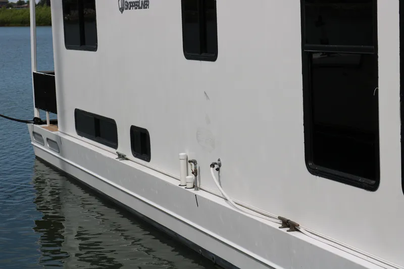 Slide: The Image of Skipperliner 480 Flybridge 2010 houseboat side view on calm water. - 4