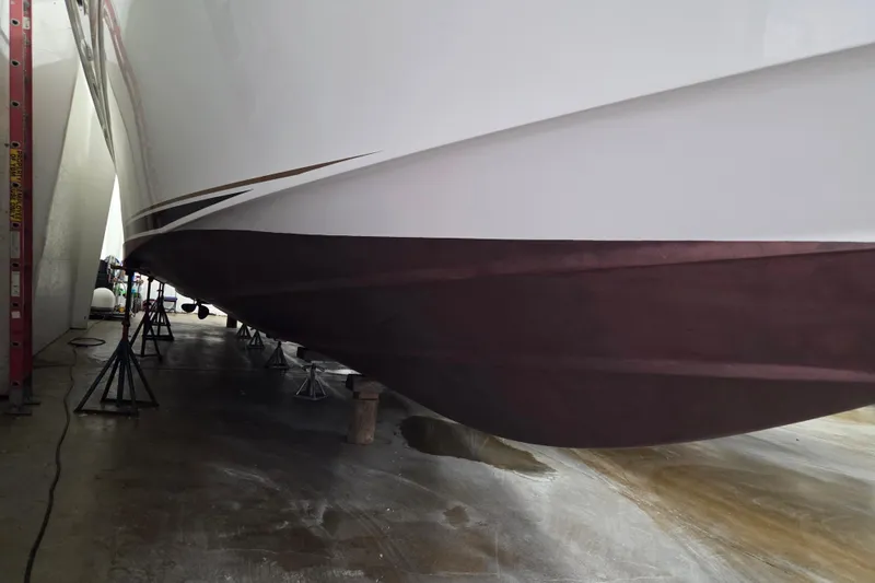 Slide: The Image of 2000 Sea Ray Sundancer 540 yacht hull on stands in a maintenance facility. - 59
