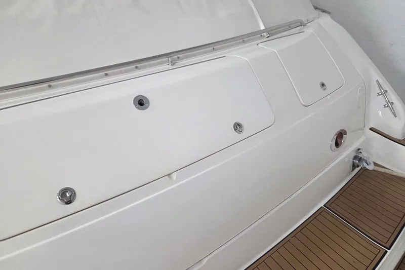 Slide: The Image of 2000 Sea Ray Sundancer 540 yacht deck with sleek white finish and wood accents. - 63