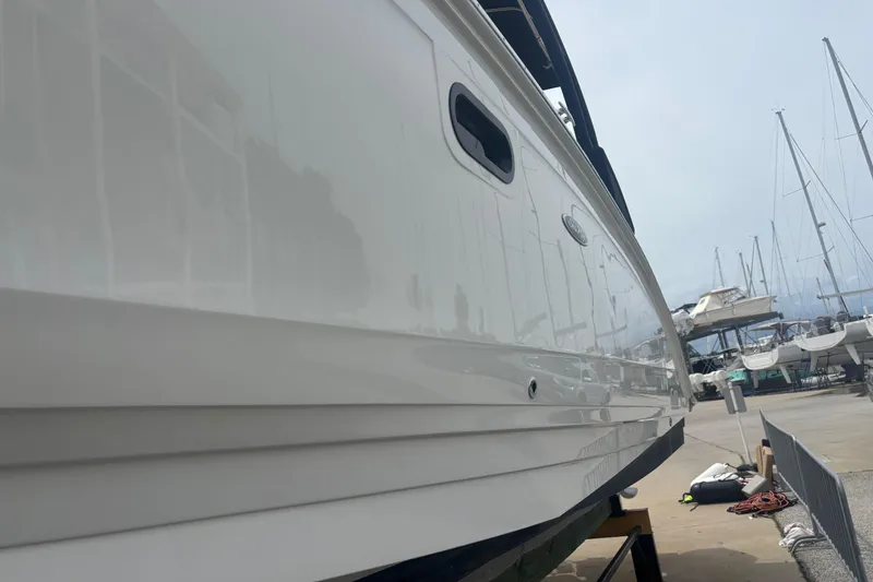 Slide: The Image of 2024 Sea Ray SDX 290 Outboard boat in marina, side view. - 13